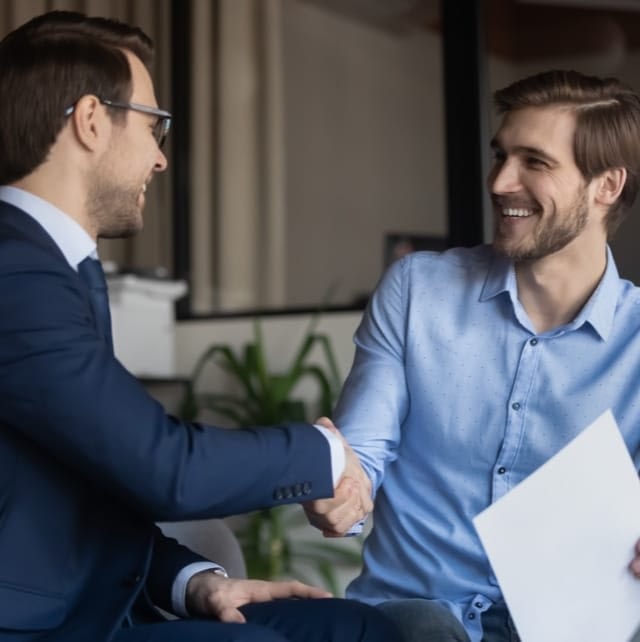 Logistics Sales Tips - Two persons shaking hands